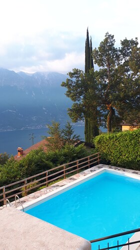 Ferienhaus mit eigenem Grundstück und Pool mit Panoramablick in Tremosine