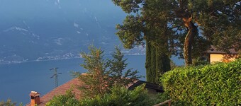 Vacation home with private grounds and pool with panoramic views in Tremosine