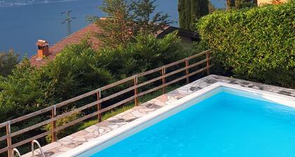 Ferienhaus mit eigenem Grundstück und Pool mit Panoramablick in Tremosine