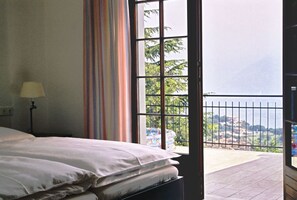 2 bedrooms, WiFi, bed sheets - Vacation home with private grounds and pool with panoramic views in Tremosine (Tremosine)