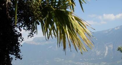 Vacation home with private grounds and pool with panoramic views in Tremosine