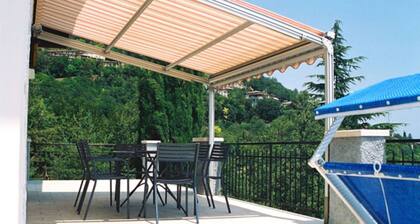 Ferienhaus mit eigenem Grundstück und Pool mit Panoramablick in Tremosine