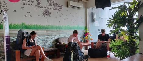 Quầy tiếp tân