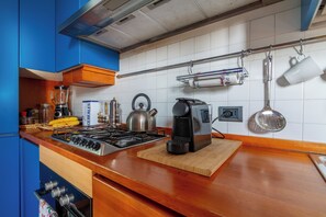 Fridge, oven, stovetop, dishwasher - Penthouse with terrace Navigli Bocconi - NavigliApartments (Milano)