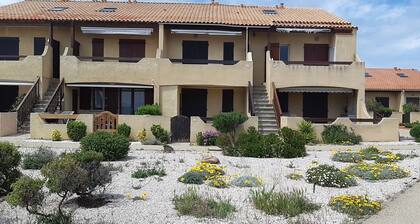 Duplex apartment 50m from the sea
