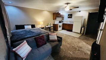 1 chambre, fer et planche Ă  repasser, Wi-Fi gratuit, draps fournis