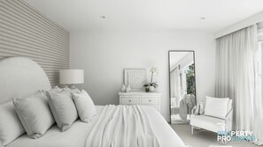 4 bedrooms, desk, iron/ironing board, WiFi - Uber Luxury 4 Bed Home with Pool in Mosman (Mosman)
