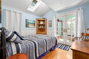 5 bedrooms, iron/ironing board, WiFi, bed sheets - Bridgeport Bungalow on the River (Capitola)