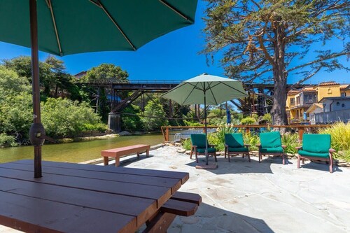 Bridgeport Bungalow on the River