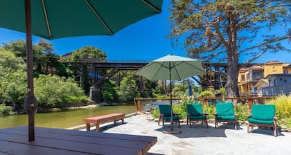 Bridgeport Bungalow on the River