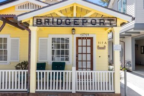 Exterior detail - Bridgeport Bungalow on the River (Capitola)