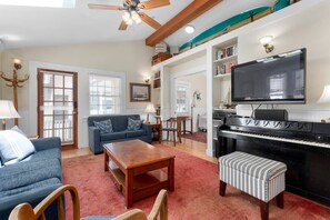 TV - Bridgeport Bungalow on the River (Capitola)