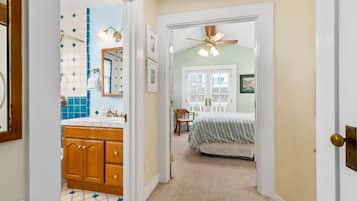 5 slaapkamers, een strijkplank/strijkijzer, wifi, beddengoed