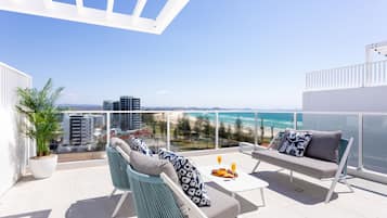 Luxury Villa | Terrace/patio