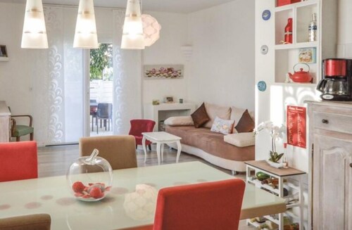 Villa with terrace 300 m from the sea