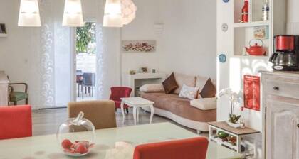 Villa with terrace 300 m from the sea