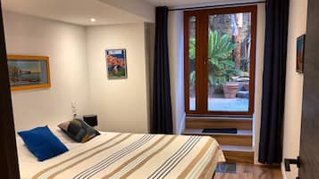 3 slaapkamers, een strijkplank/strijkijzer, reisbedje, gratis wifi