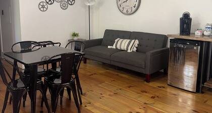 Sleep at Simplicity - Downtown Loft & Boutique