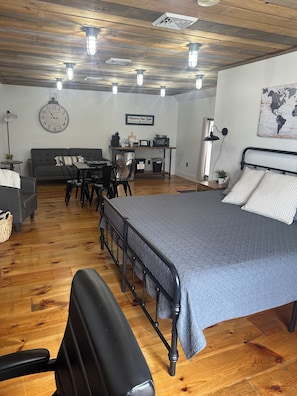 Interior - Sleep at Simplicity - Downtown Loft & Boutique (Massena)