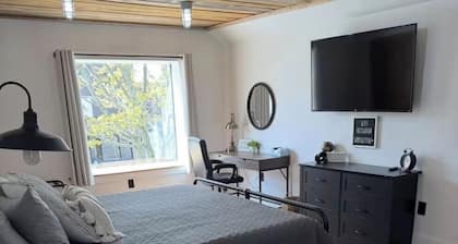 Sleep at Simplicity - Downtown Loft & Boutique