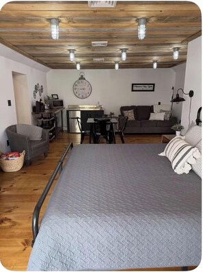 Interior - Sleep at Simplicity - Downtown Loft & Boutique (Massena)
