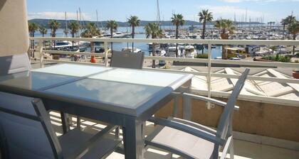 Bel appartement face mer 100m plages WIFI