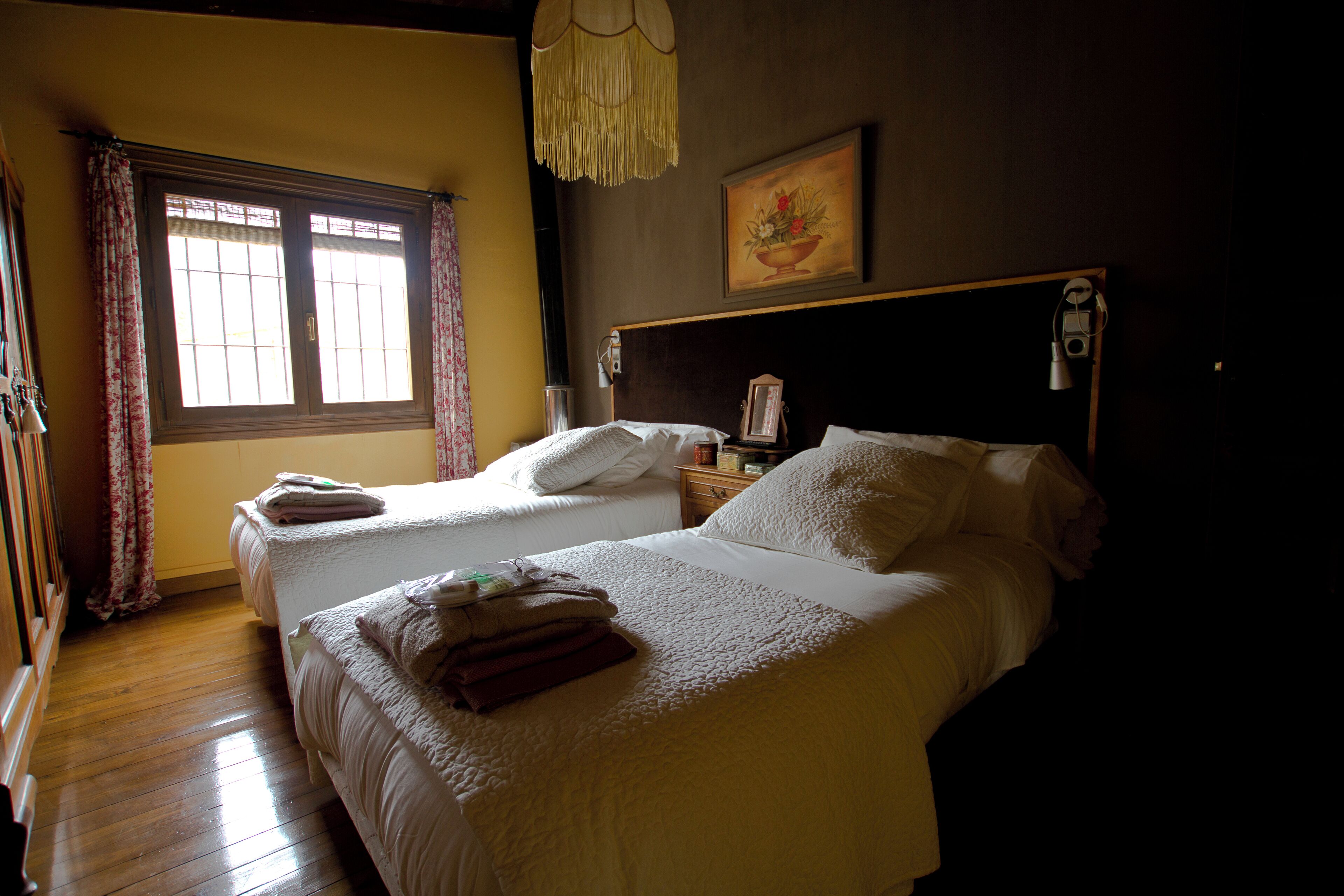 4 dormitorios, escritorio, wifi gratis y ropa de cama