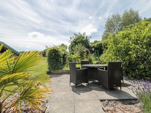 Outdoor dining - Brimley Barn (Wellington)