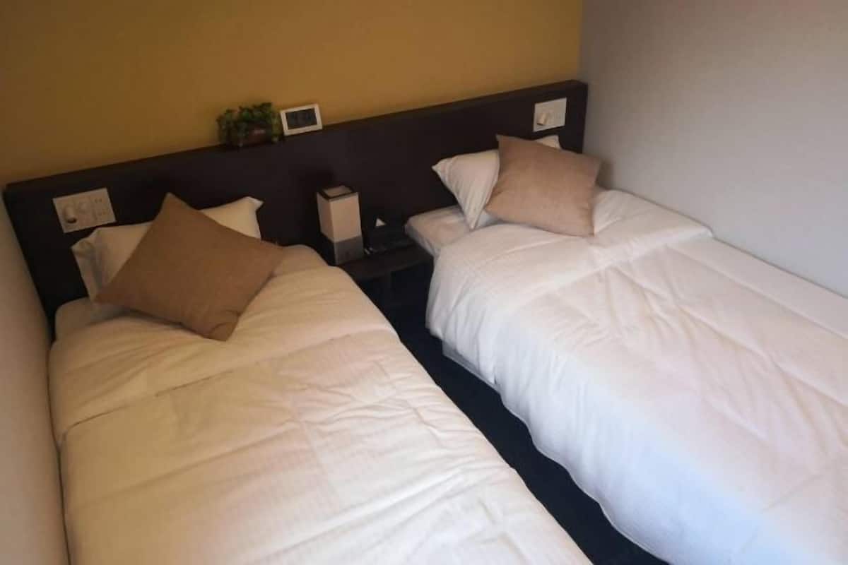 Free WiFi, bed sheets