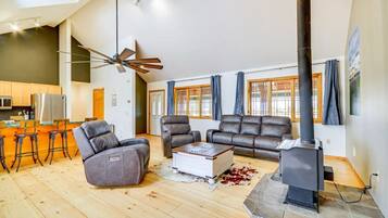 Smart TV, DVD player, livros