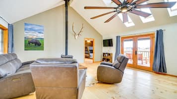 Smart TV, DVD player, books