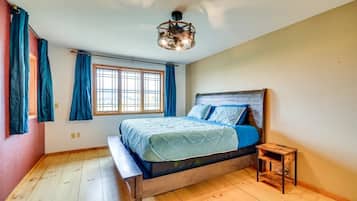2 bedrooms, desk, iron/ironing board, travel crib