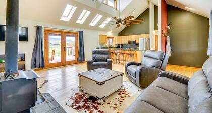 Cody retreat with a view and hot tub