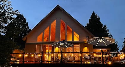 Cozy renovated Running Y Chalet w Deck, Grill, Hot tub & Resort amenities.