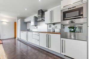 Apartment | Private kitchen | Fridge, microwave, oven, stovetop