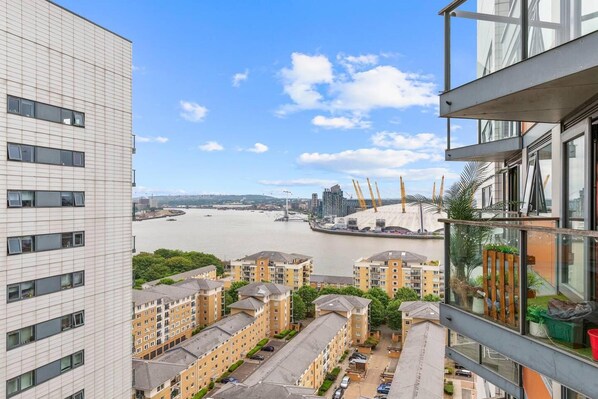 Apartment | Property grounds - Lovely & Cosy 2 Beds London Skyline View (London)