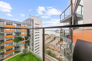 Apartment | Property grounds - Lovely & Cosy 2 Beds London Skyline View (London)