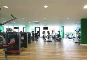 Apartment | Fitness facility - Lovely & Cosy 2 Beds London Skyline View (London)