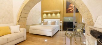 Modern Apt.  3 rooms 3 bathrooms at side of Duomo