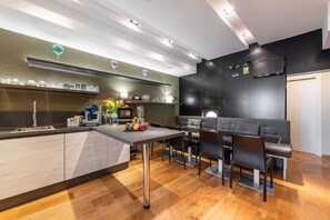 Dining - Modern Apt.  3 rooms 3 bathrooms (Cagliari)