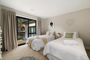 4 bedrooms, desk, iron/ironing board, free WiFi - Perfect Family (Arrowtown)