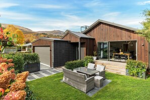 Outdoor dining - Perfect Family (Arrowtown)