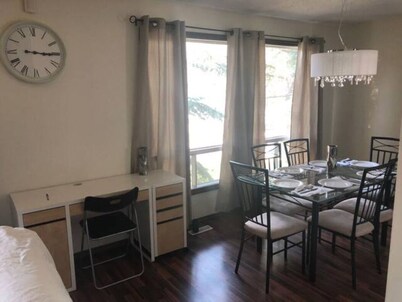 Spacious 5 Bedroom 3 Bath Home w Wi-fi + Netflix