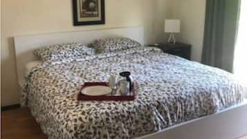 5 bedrooms, iron/ironing board, WiFi, bed sheets