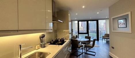 Apartment, 2 Queen-Betten | Eigene Küche | Kühlschrank, Mikrowelle, Ofen, Herdplatte