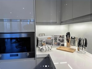 Appartamento, 2 letti queen | Cucina privata | Frigorifero, microonde, forno, piano cottura