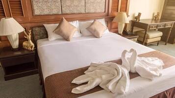 1 bedroom, desk, blackout drapes, free WiFi