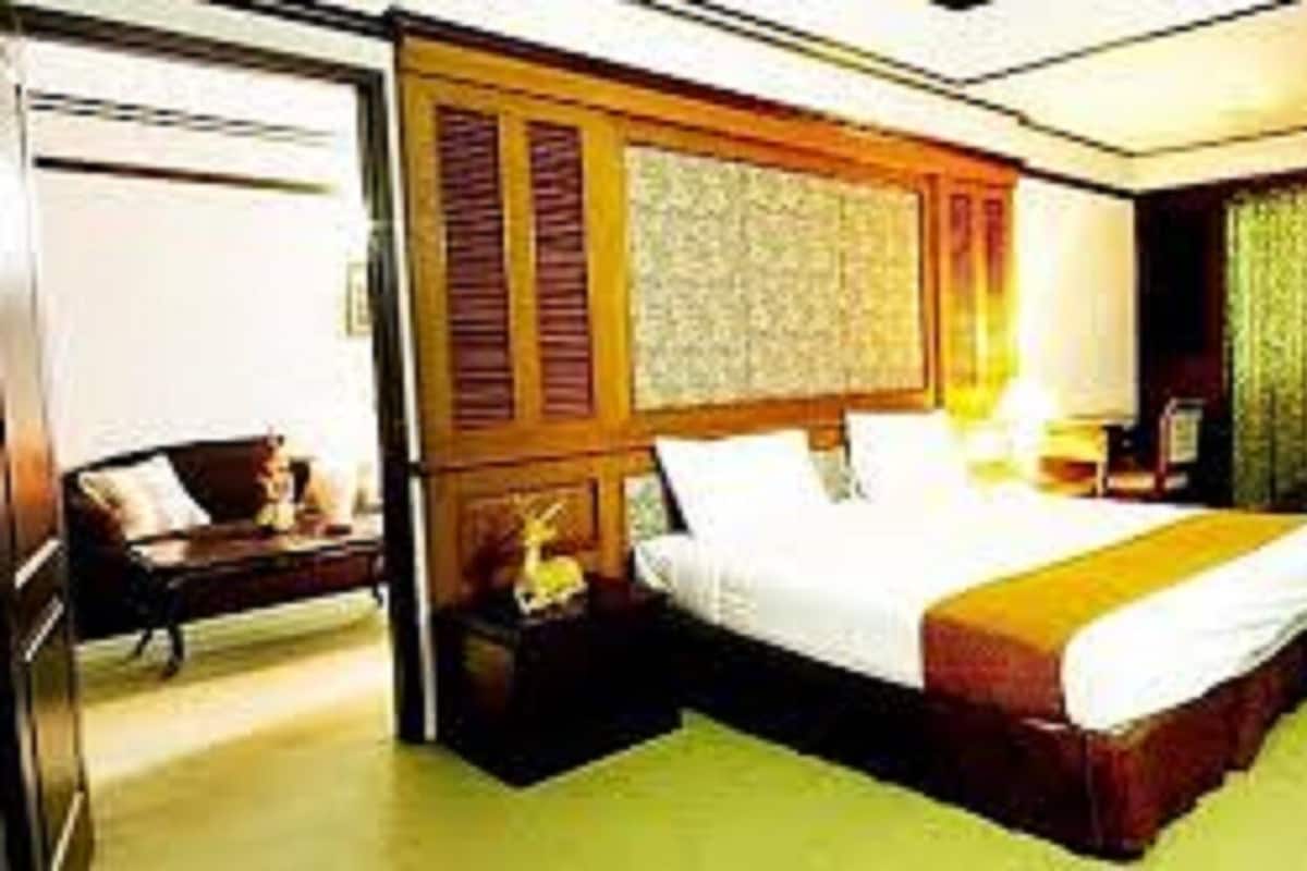 Exclusive Room | Desk, blackout drapes, WiFi (free), bed sheets