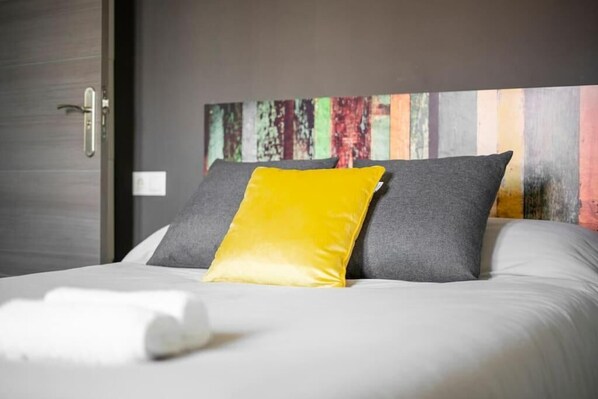 3 室のベッドルーム、デスク、アイロン / アイロン台、WiFi (無料)