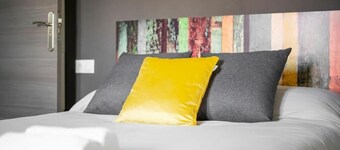 Casa en Granada con Patio Privado y Piscina